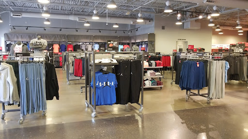 Nike Factory Store - Mercedes