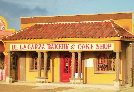 De La Garza Bakery and Cake Shop