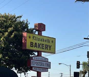 Elizabeth Bakery: Panadería artesanal con deliciosos pasteles y panes frescos