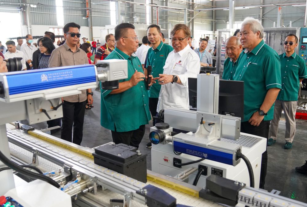 Gambar Abang Bateri Kuching – Penyedia Kuasa Terbaik di Kuching, Harga Murah, Servis Cepat